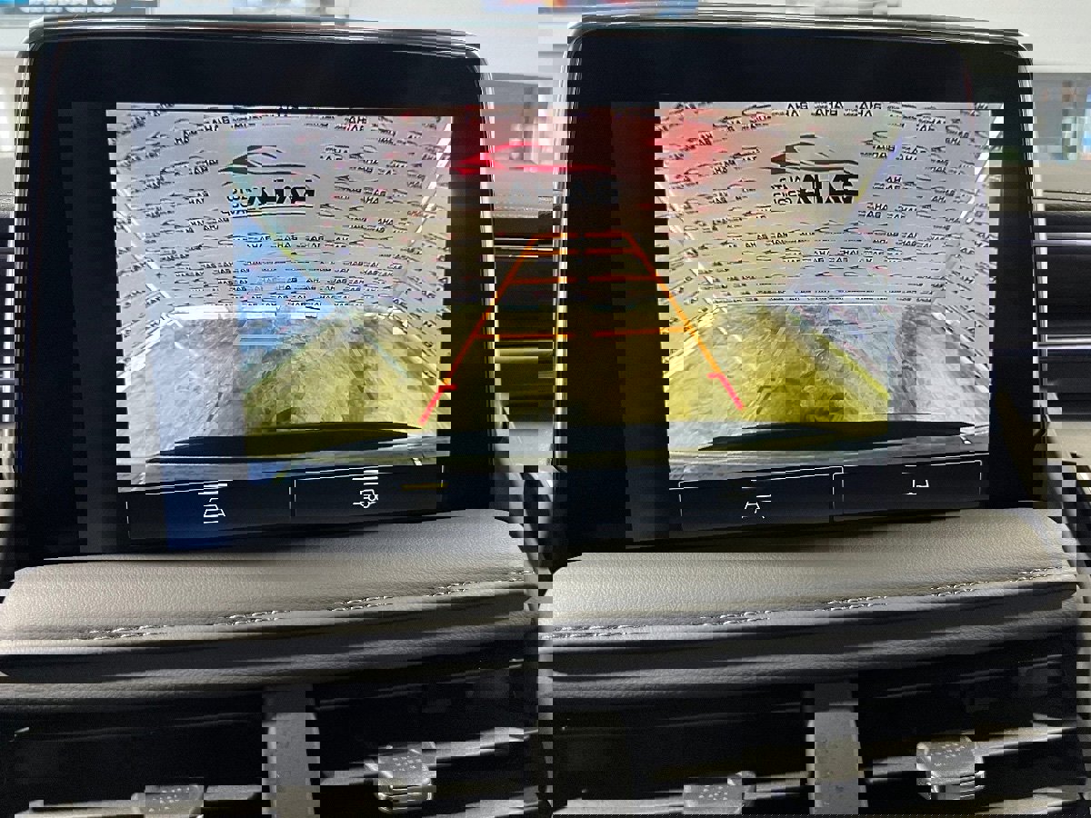 Used 2024 Chevrolet Suburban Z71 image 16