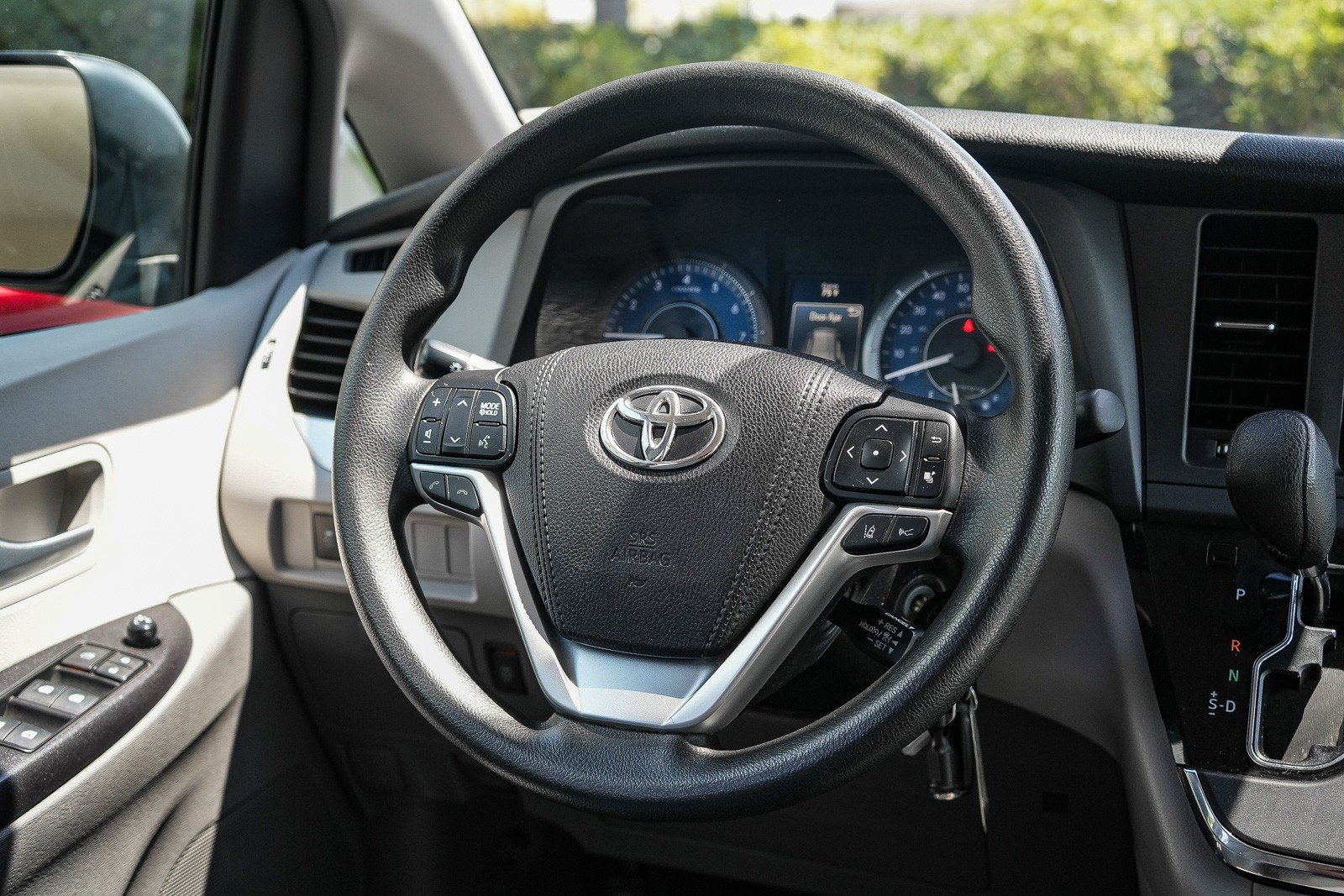 Used 2018 Toyota Sienna LE FWD image 14