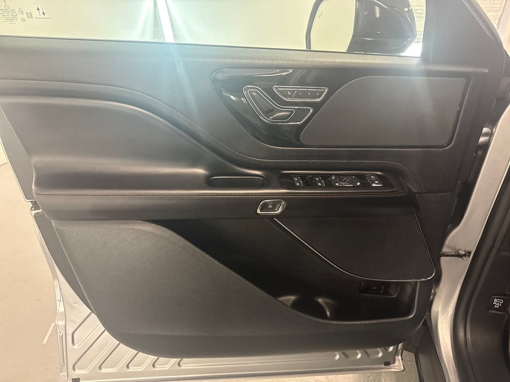 Used 2023 Lincoln Aviator 2WD w/ Premium Package image 12