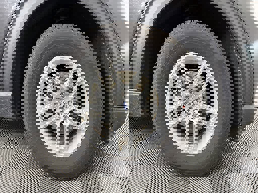 Used 2025 Ford Explorer Active image 19