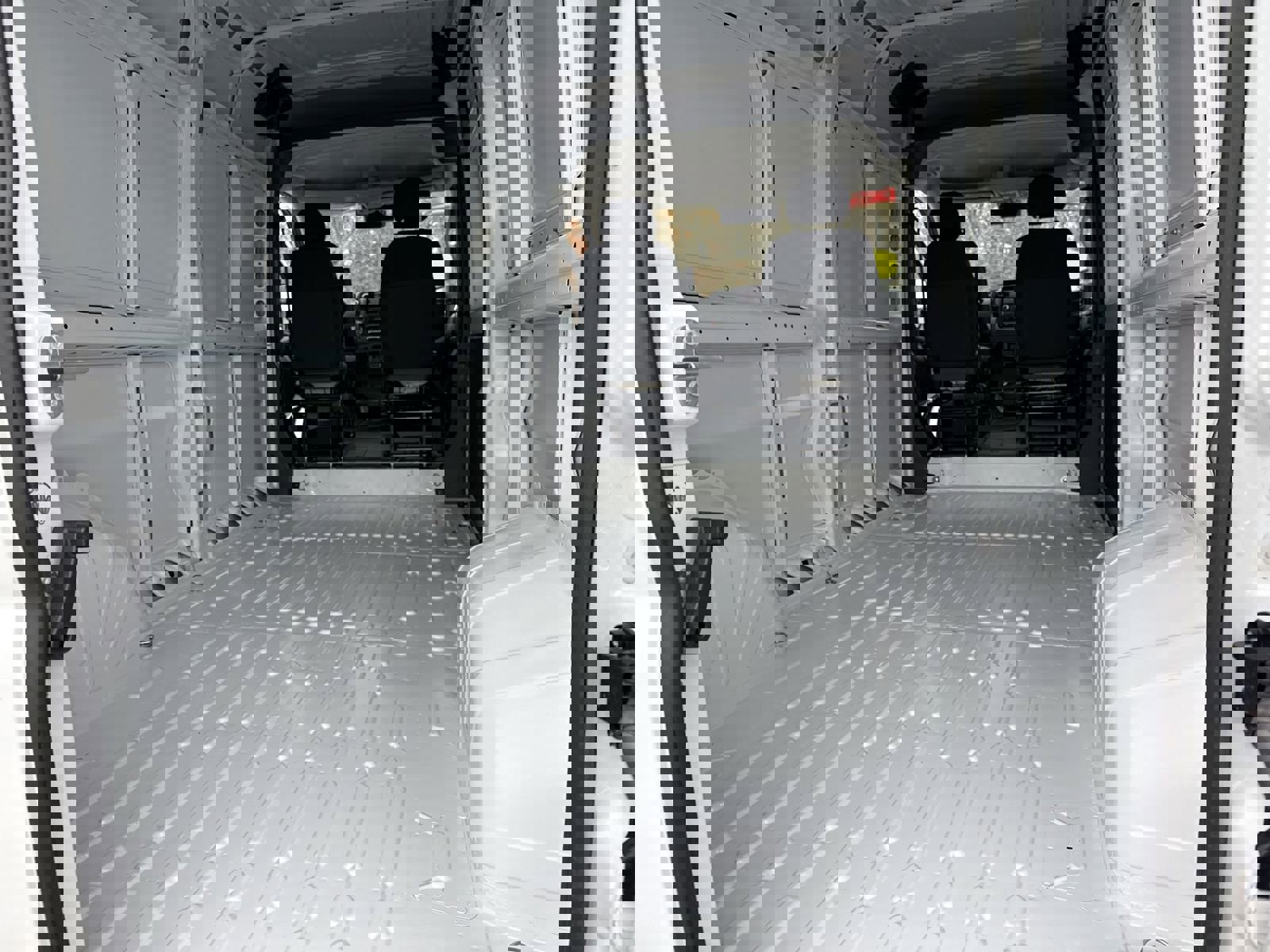 Used 2025 RAM ProMaster 2500 w/ Storage Group image 31