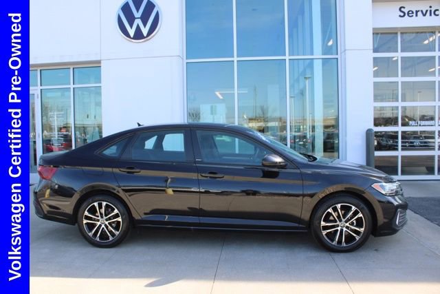 Used 2024 Volkswagen Jetta Sport image 5