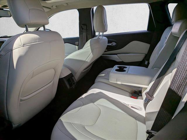 Used 2017 Jeep Cherokee Overland w/ Technology Group image 27