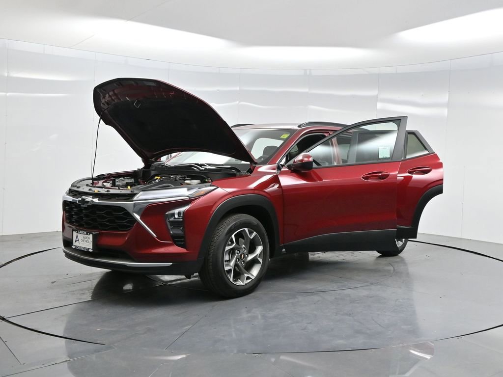 Used 2025 Chevrolet Trax LT w/ LT Convenience Package image 41