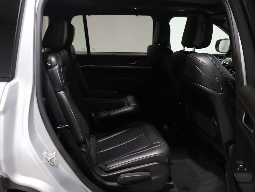 Used 2024 Jeep Grand Cherokee L Limited w/ Luxury Tech Group II image 21