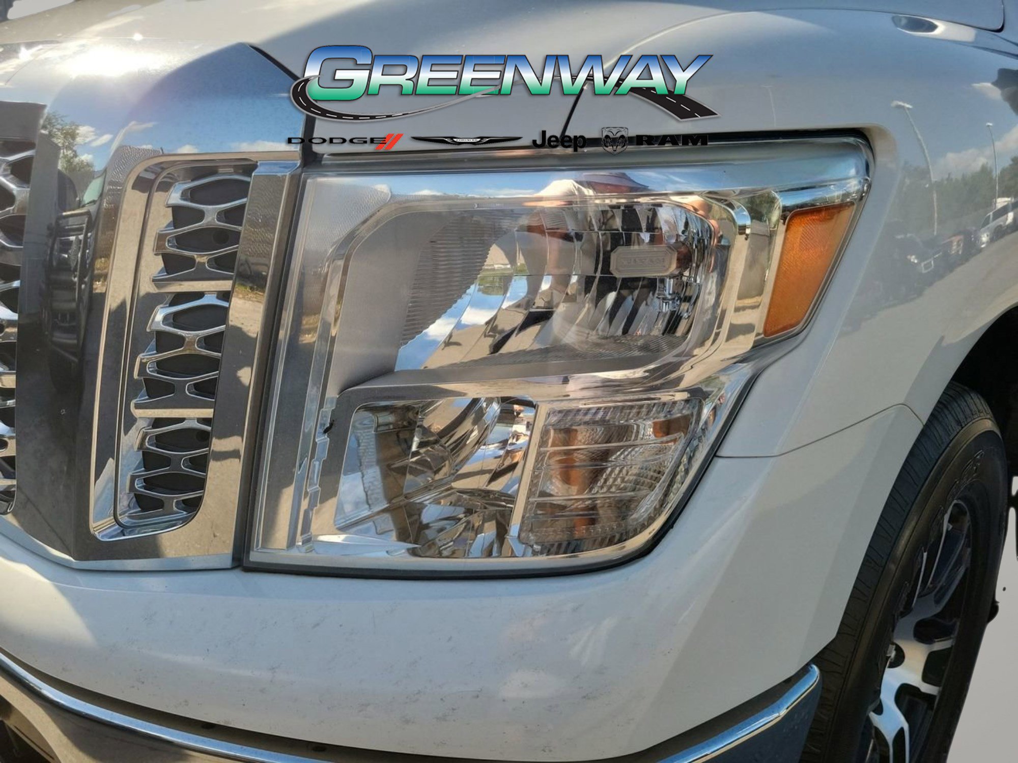 Used 2017 Nissan Titan SV RWD image 5