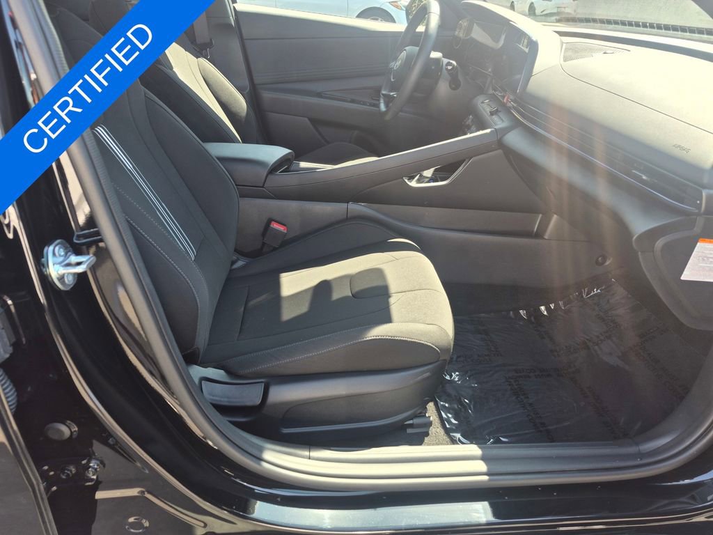 Used 2025 Hyundai Elantra SEL image 23