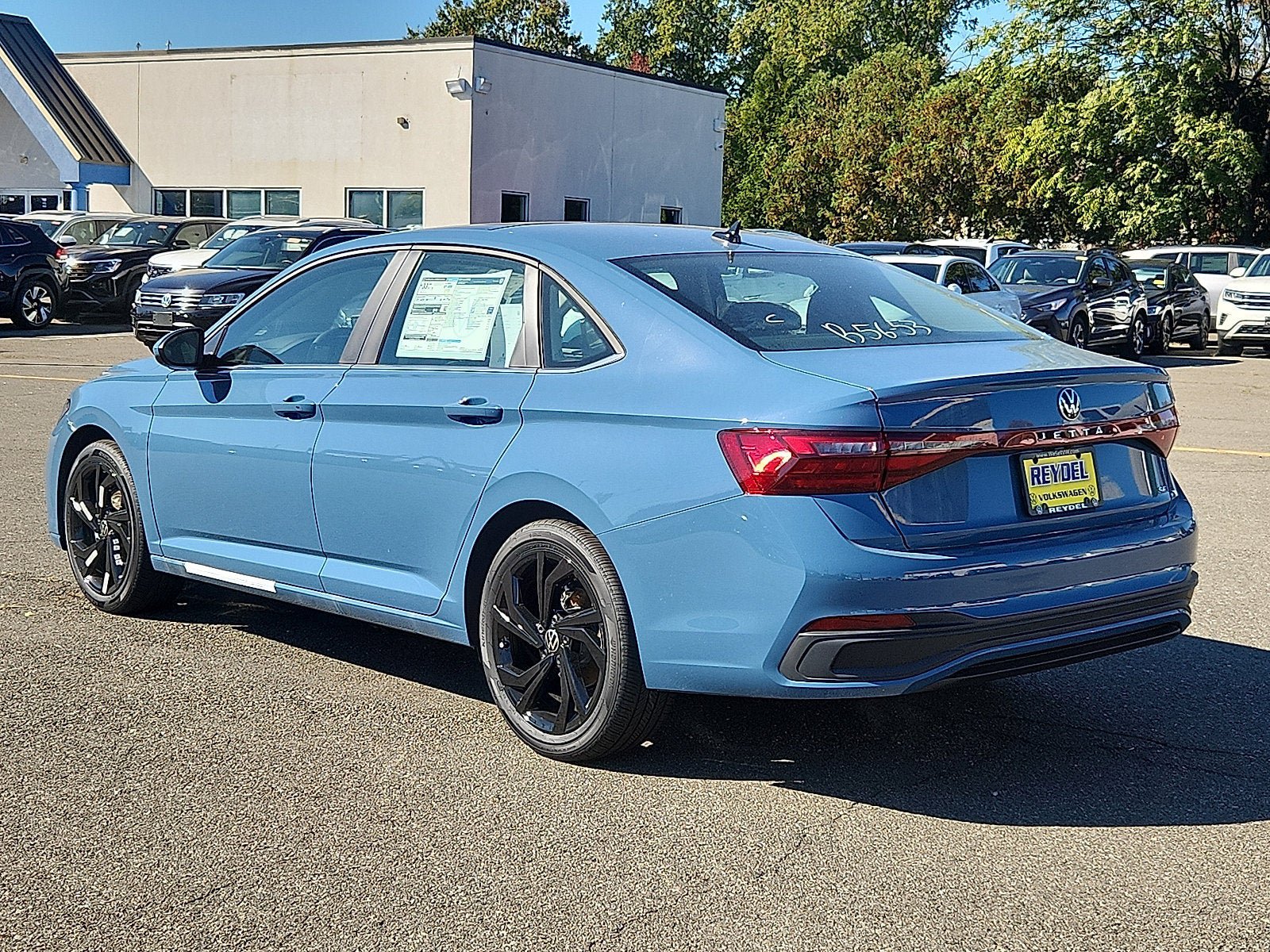 New 2027 Volkswagen Jetta SE FWD image 5