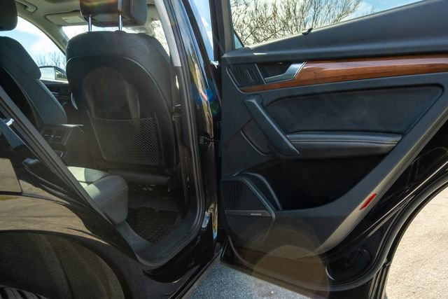 Used 2021 Audi Q5 e Premium Plus w/ Premium Plus Package image 32