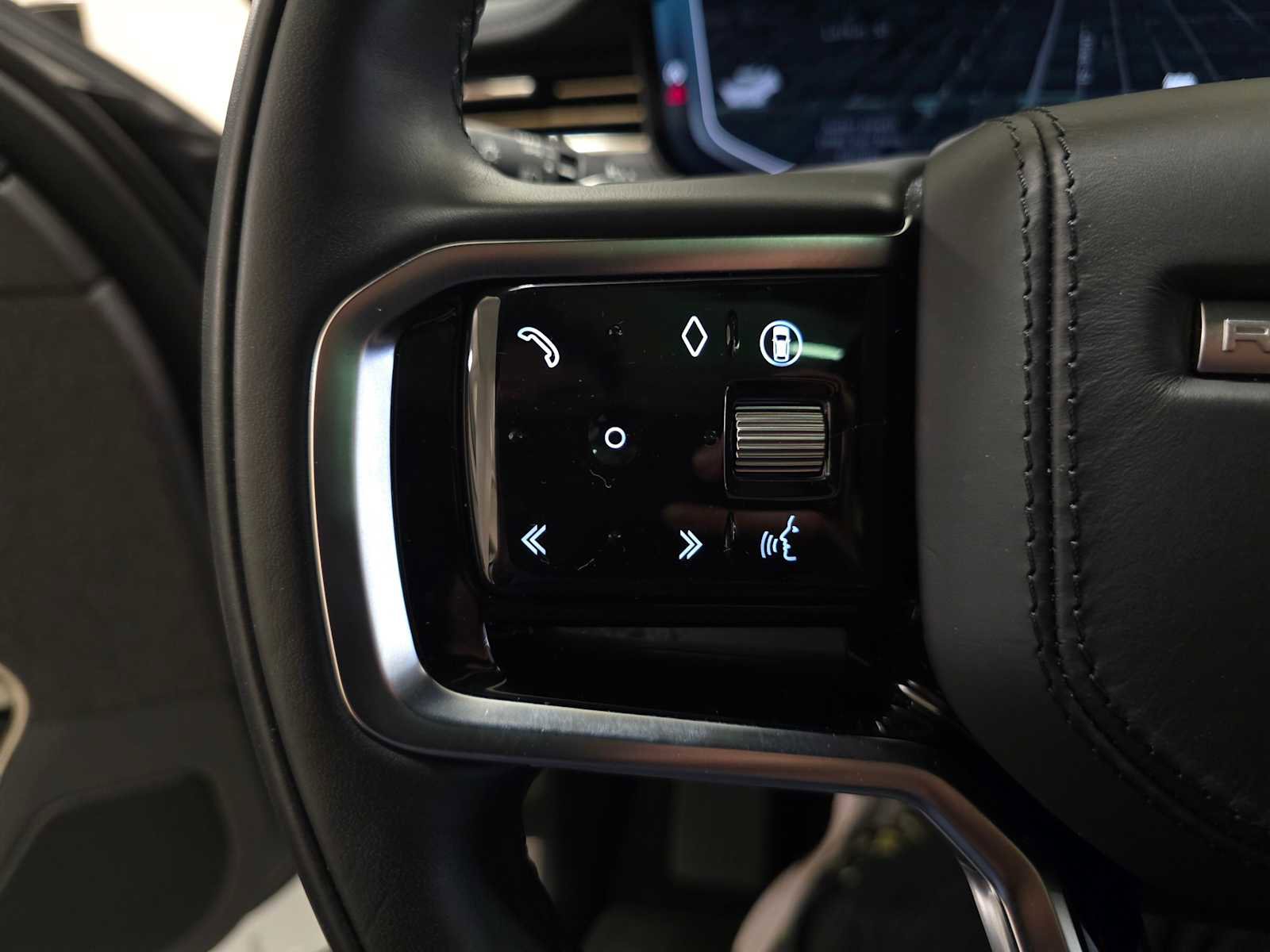 Used 2025 Land Rover Range Rover Sport image 33