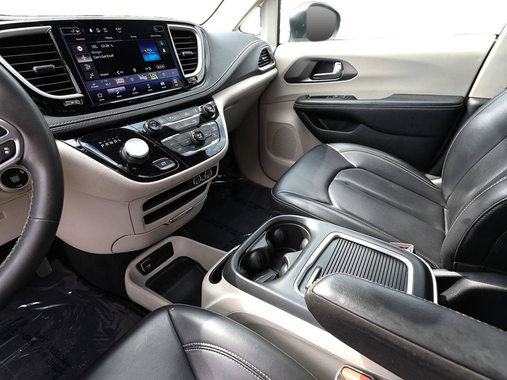 Used 2023 Chrysler Pacifica Touring-L AWD/4WD image 20