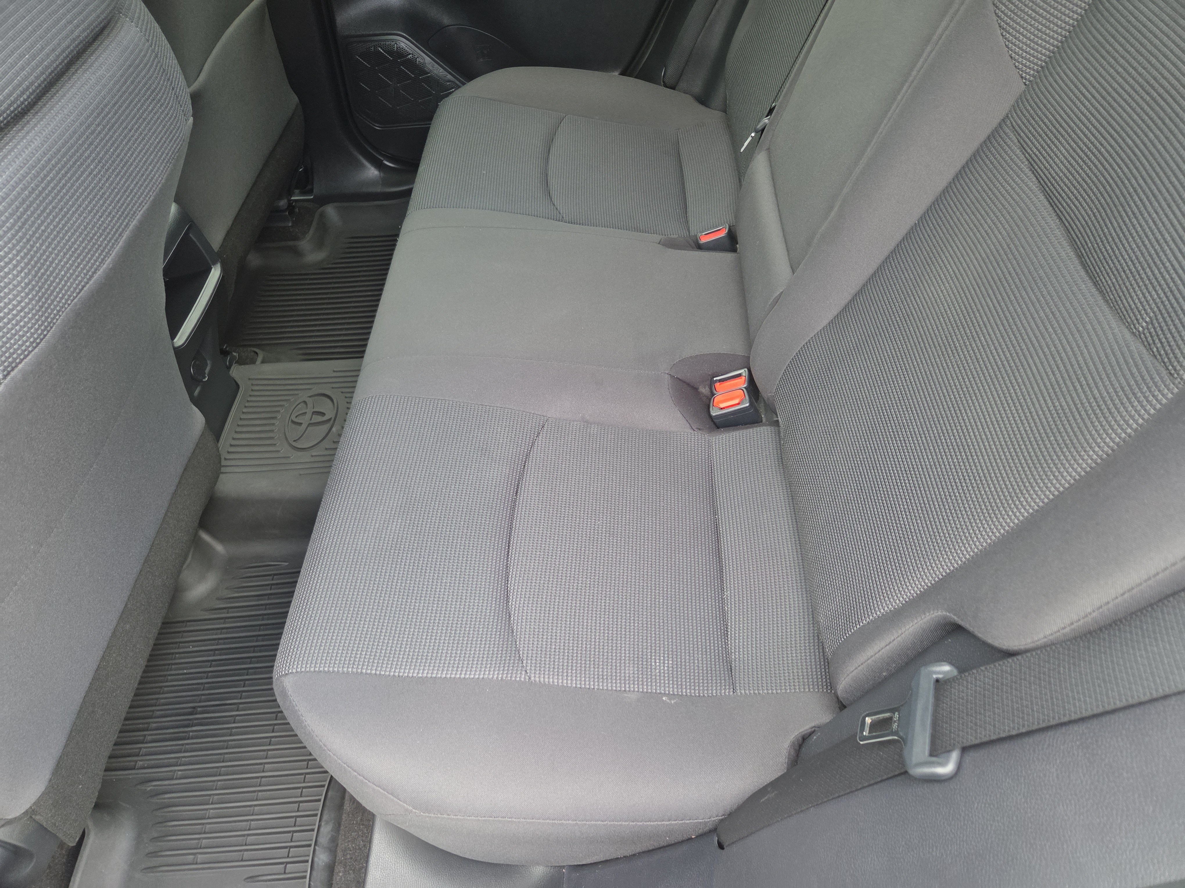 Used 2019 Toyota RAV4 LE AWD/4WD image 23