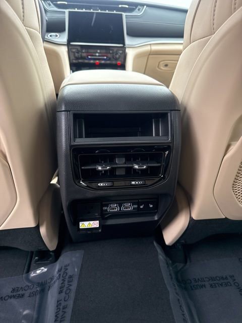 New 2025 Jeep Grand Cherokee Limited w/ Trailer Tow Package image 16