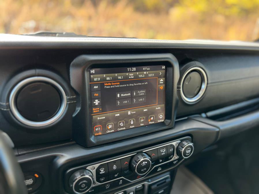 Used 2022 Jeep Gladiator Overland w/ Popular Equipment Package image 19