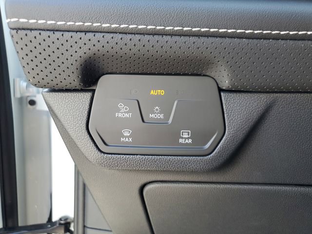 Certified 2025 Volkswagen Atlas Cross Sport SE image 28