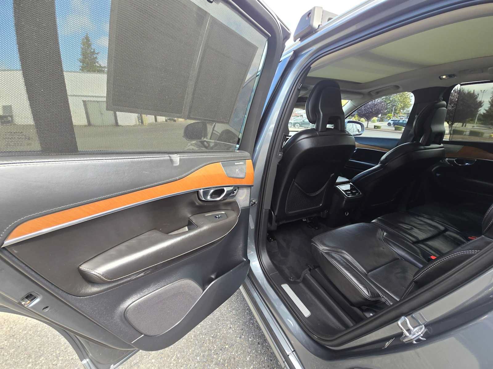 Used 2016 Volvo XC90 T6 Inscription w/ Vision Package AWD/4WD image 15