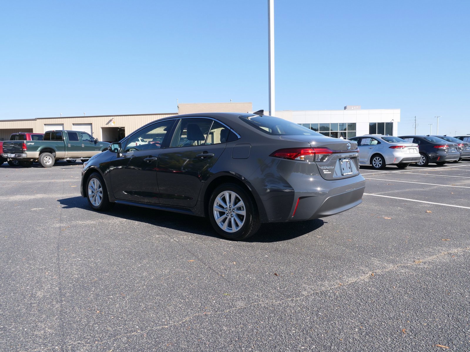 Used 2025 Toyota Corolla XLE image 6