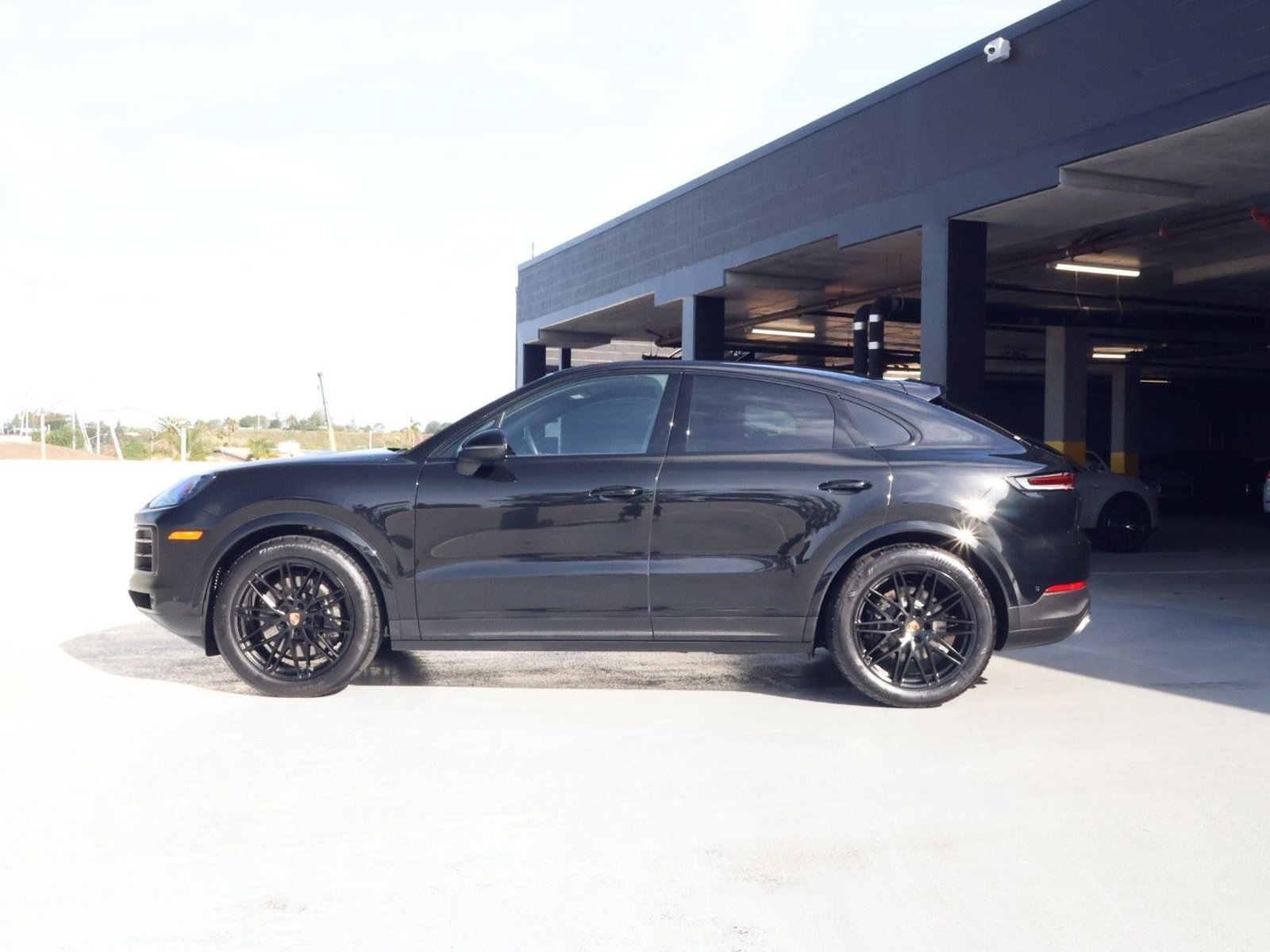 Certified 2025 Porsche Cayenne Coupe image 2