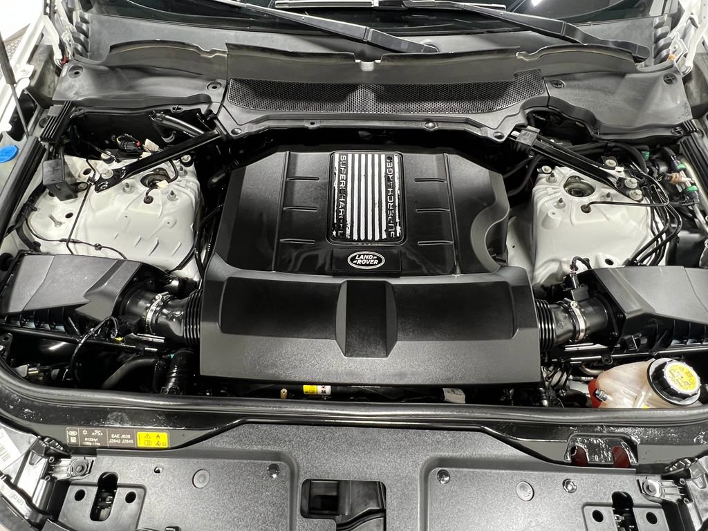Used 2020 Land Rover Discovery Landmark image 31