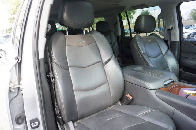 Used 2019 Cadillac Escalade ESV Luxury image 2