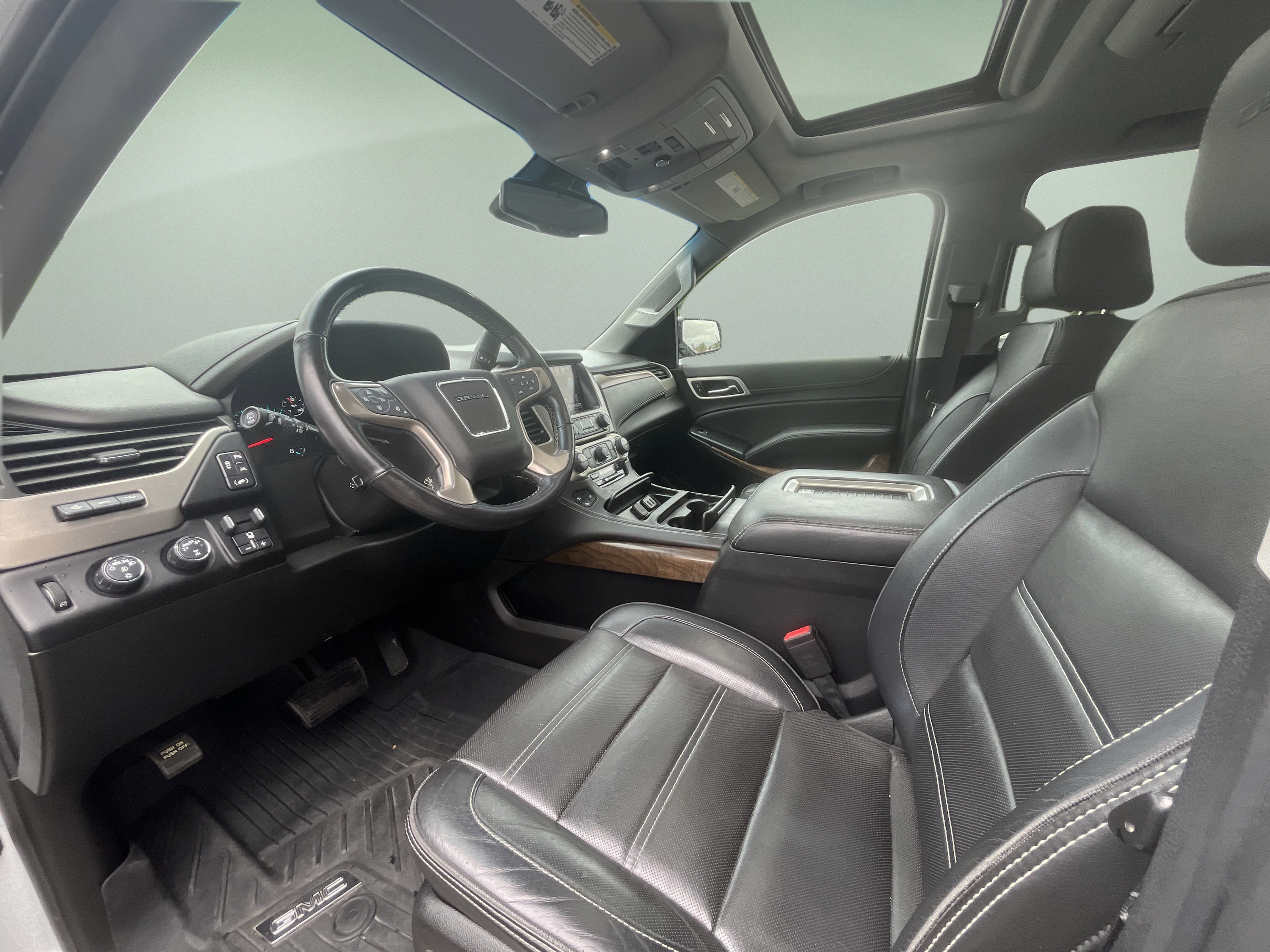 Used 2019 GMC Yukon Denali w/ Open Road Package AWD/4WD image 10