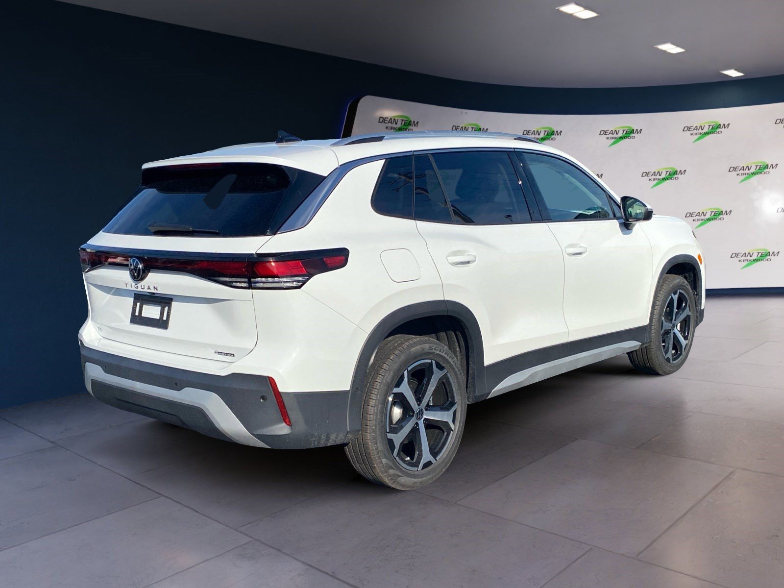 New 2026 Volkswagen Tiguan SE AWD/4WD image 3