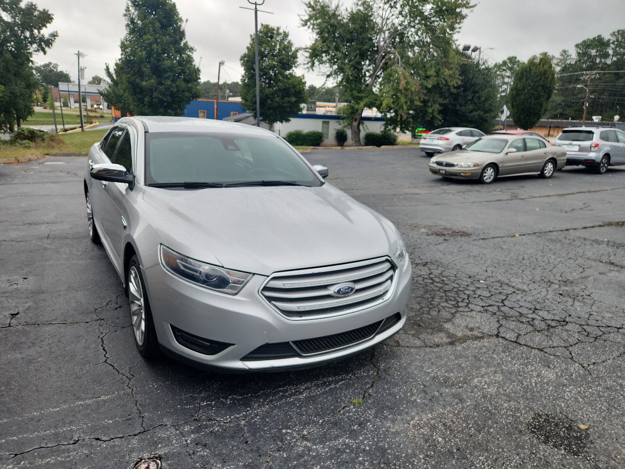 Used 2019 Ford Taurus Limited image 2