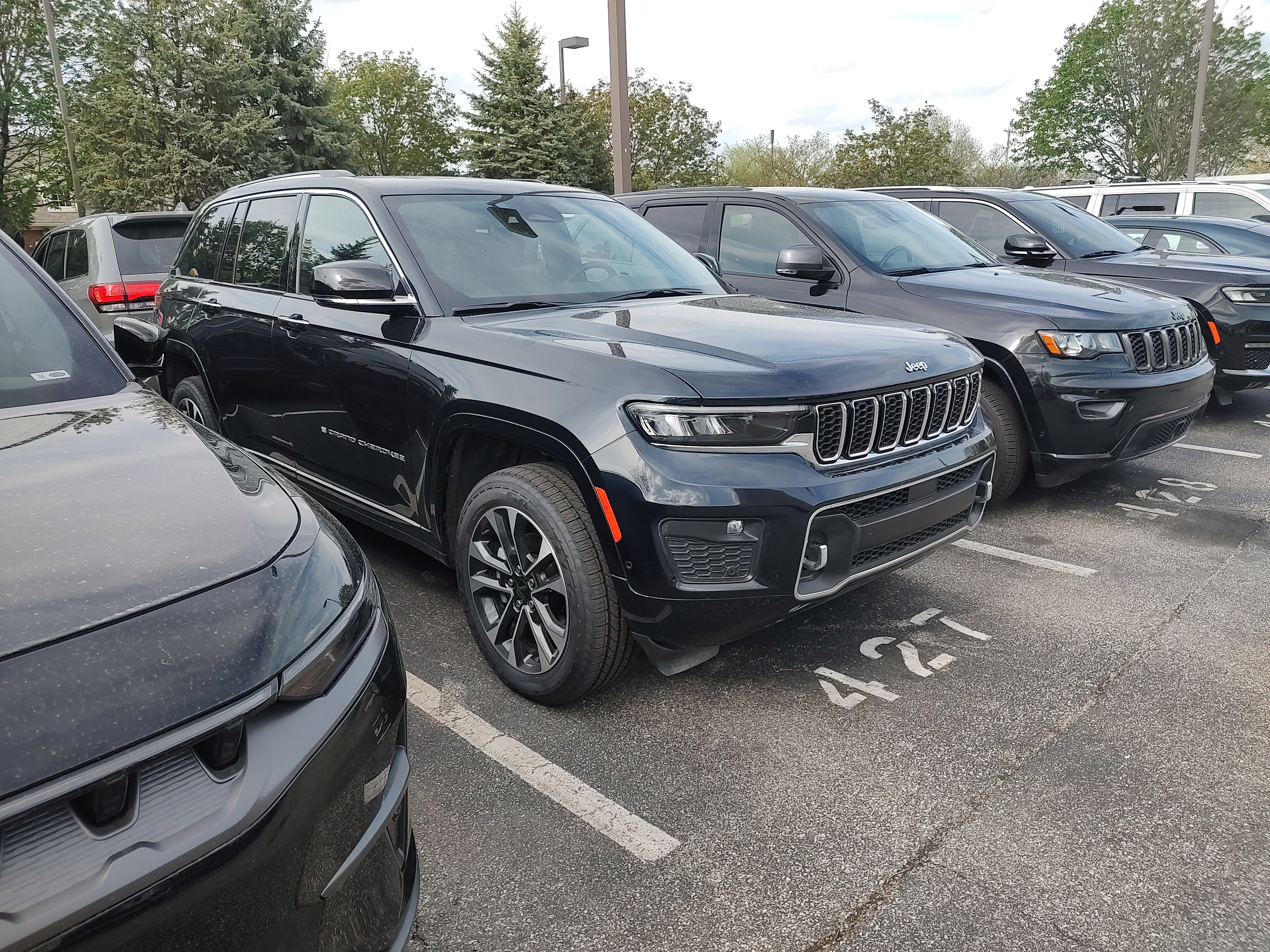Certified 2023 Jeep Grand Cherokee Overland AWD/4WD image 2