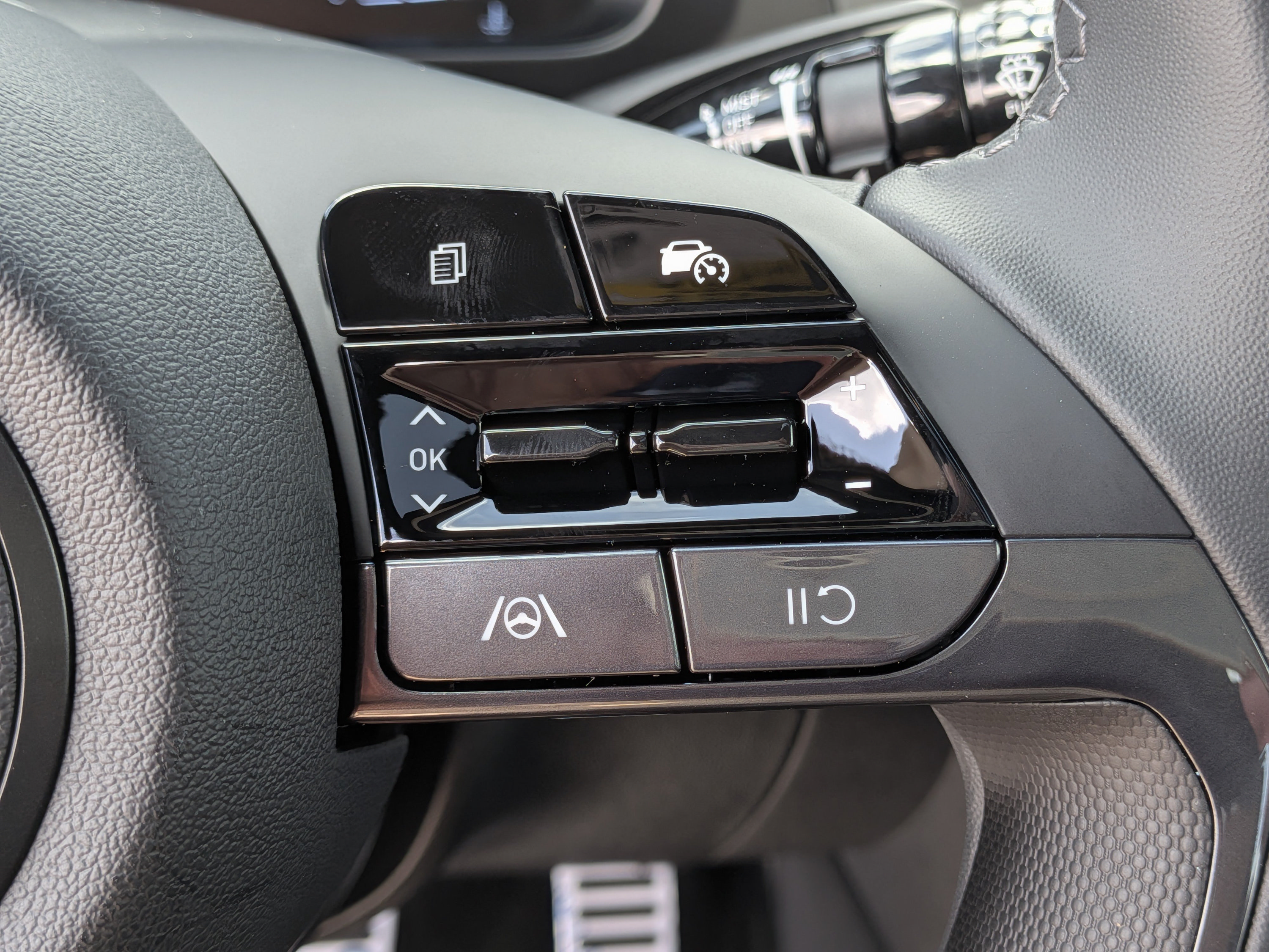 New 2026 Hyundai Elantra SEL Sport FWD image 32