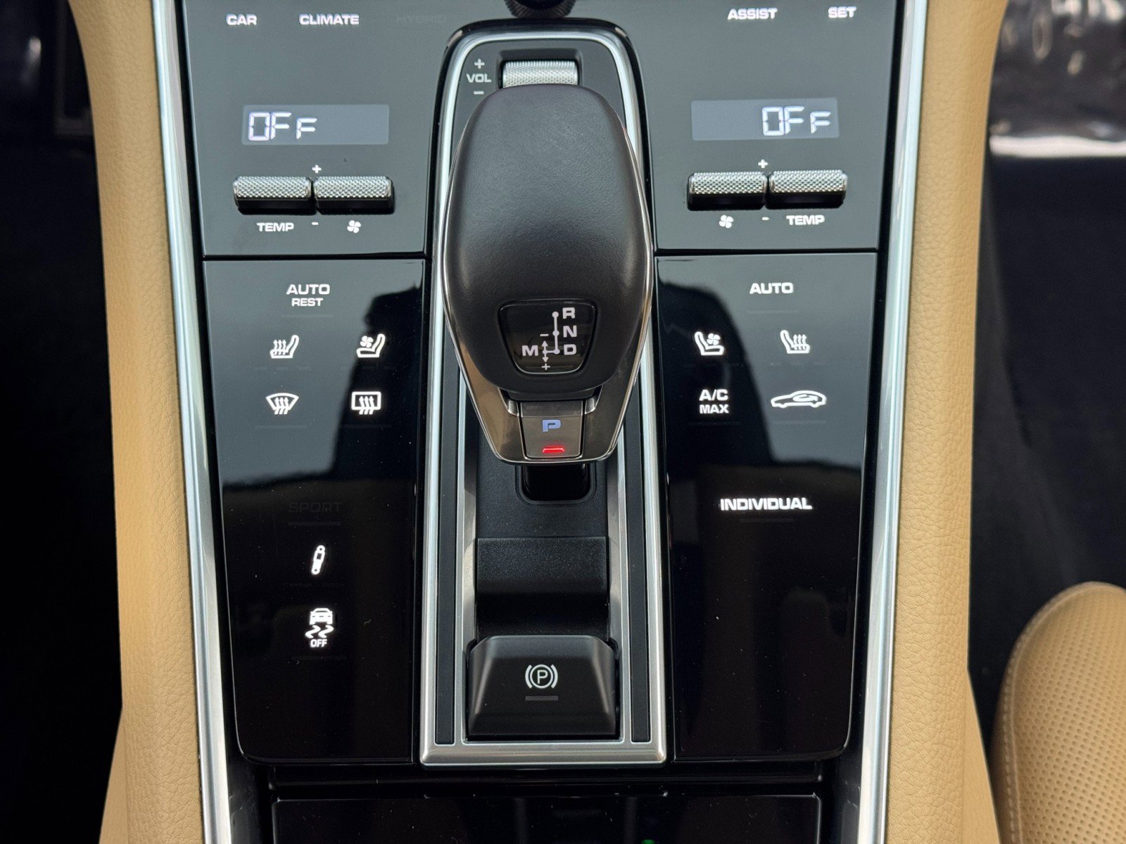 Used 2023 Porsche Panamera 4 image 33