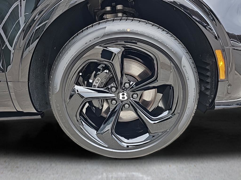 New 2025 Bentley Bentayga image 13