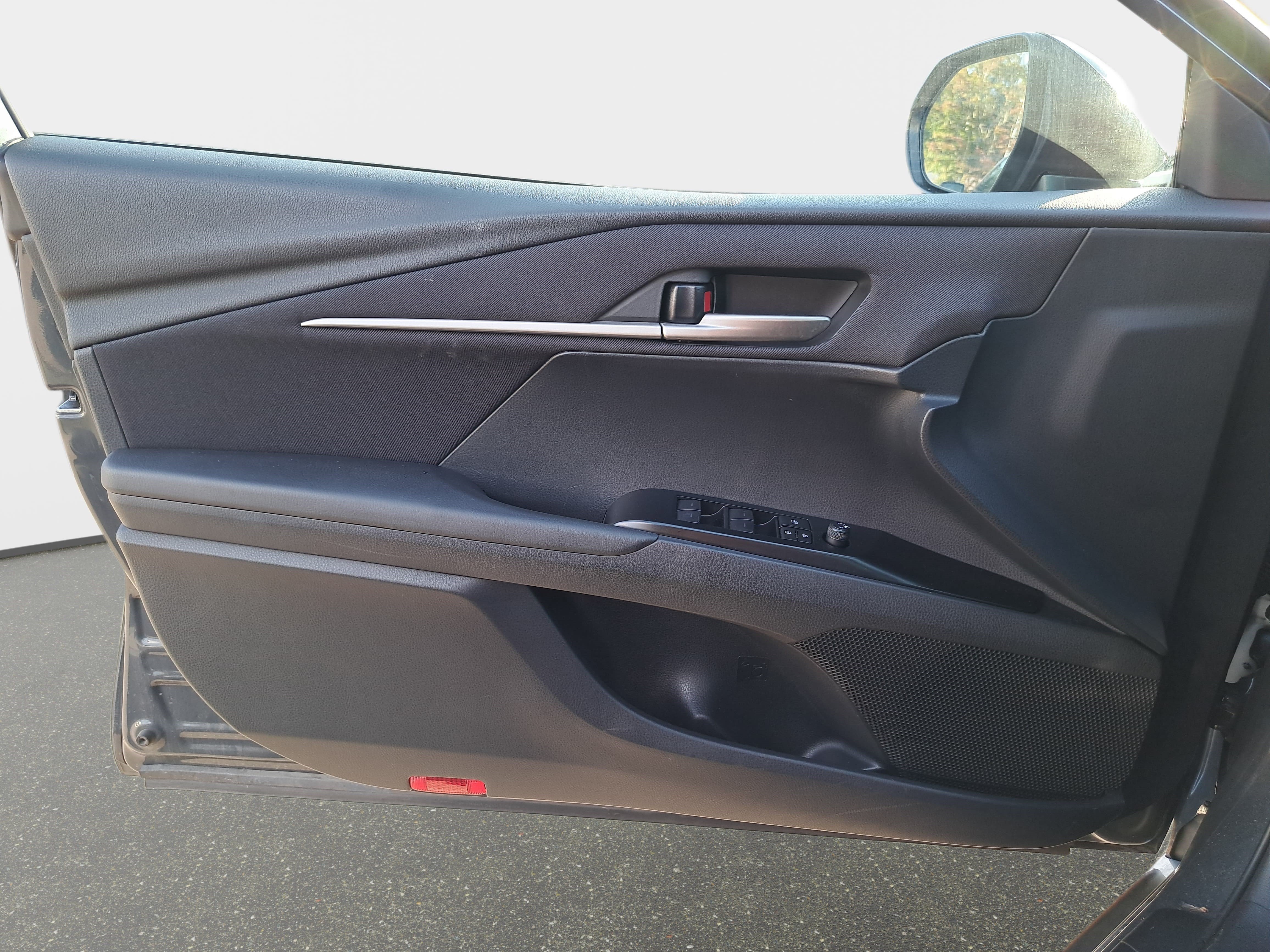 Used 2025 Toyota Camry LE FWD image 24