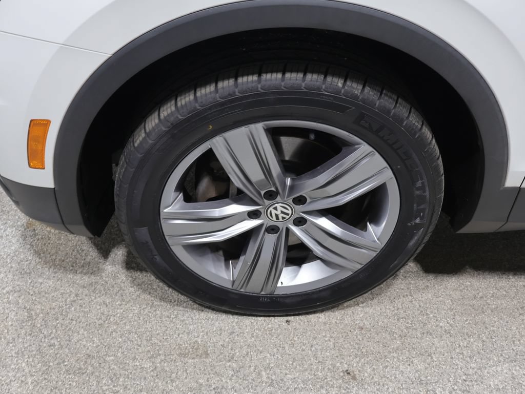 Used 2020 Volkswagen Tiguan SEL AWD/4WD image 9