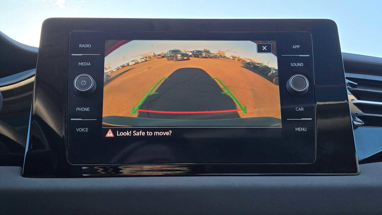 Used 2025 Volkswagen Jetta SE image 31