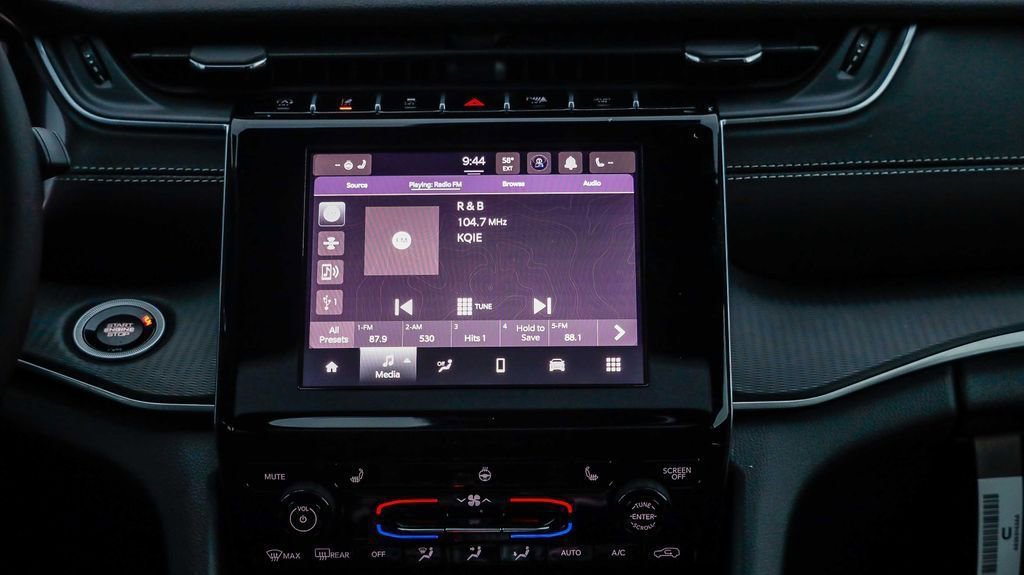 New 2025 Jeep Grand Cherokee Altitude image 15