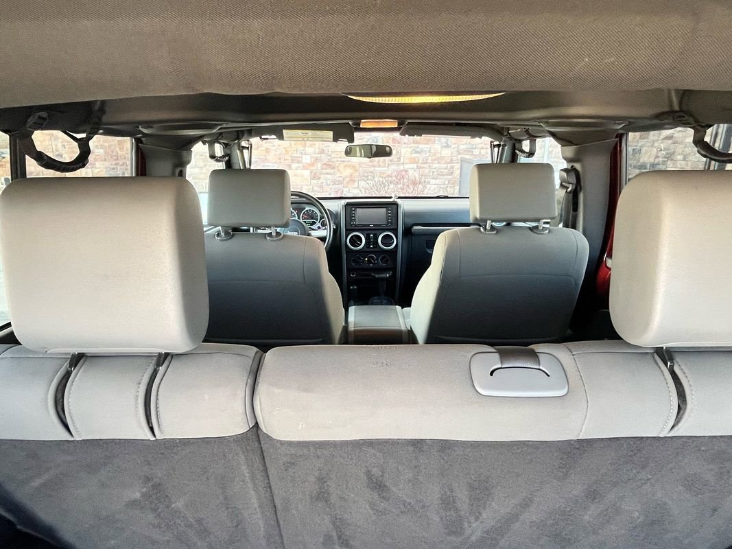 Used 2010 Jeep Wrangler Unlimited Sahara w/ Dual Top Group image 19