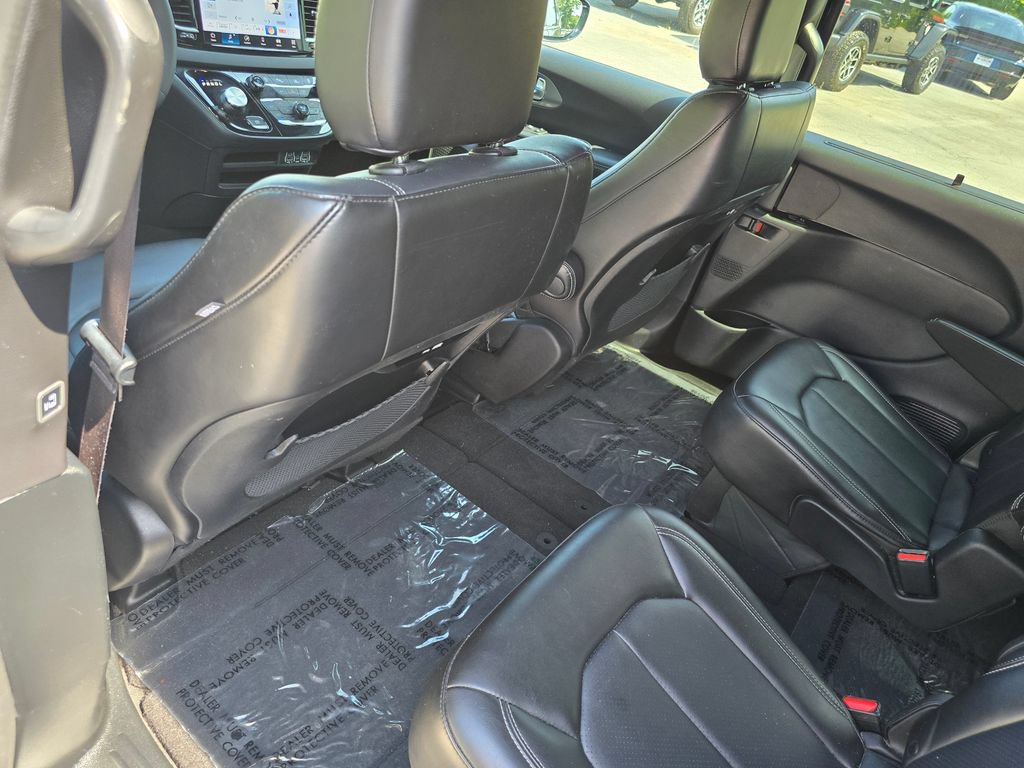 Used 2025 Chrysler Pacifica Select FWD image 25