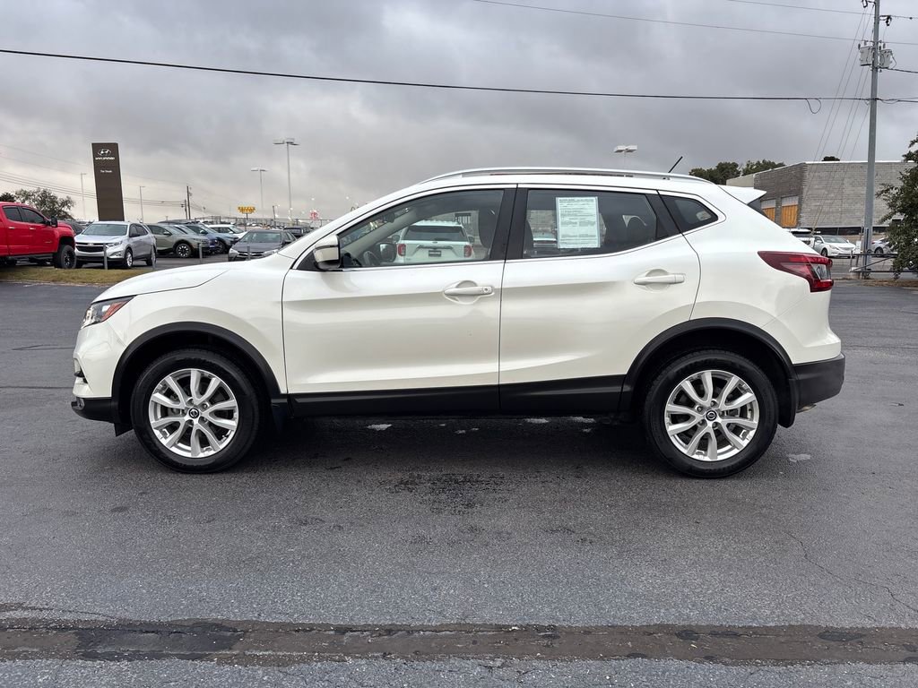 Used 2021 Nissan Rogue Sport SV image 2