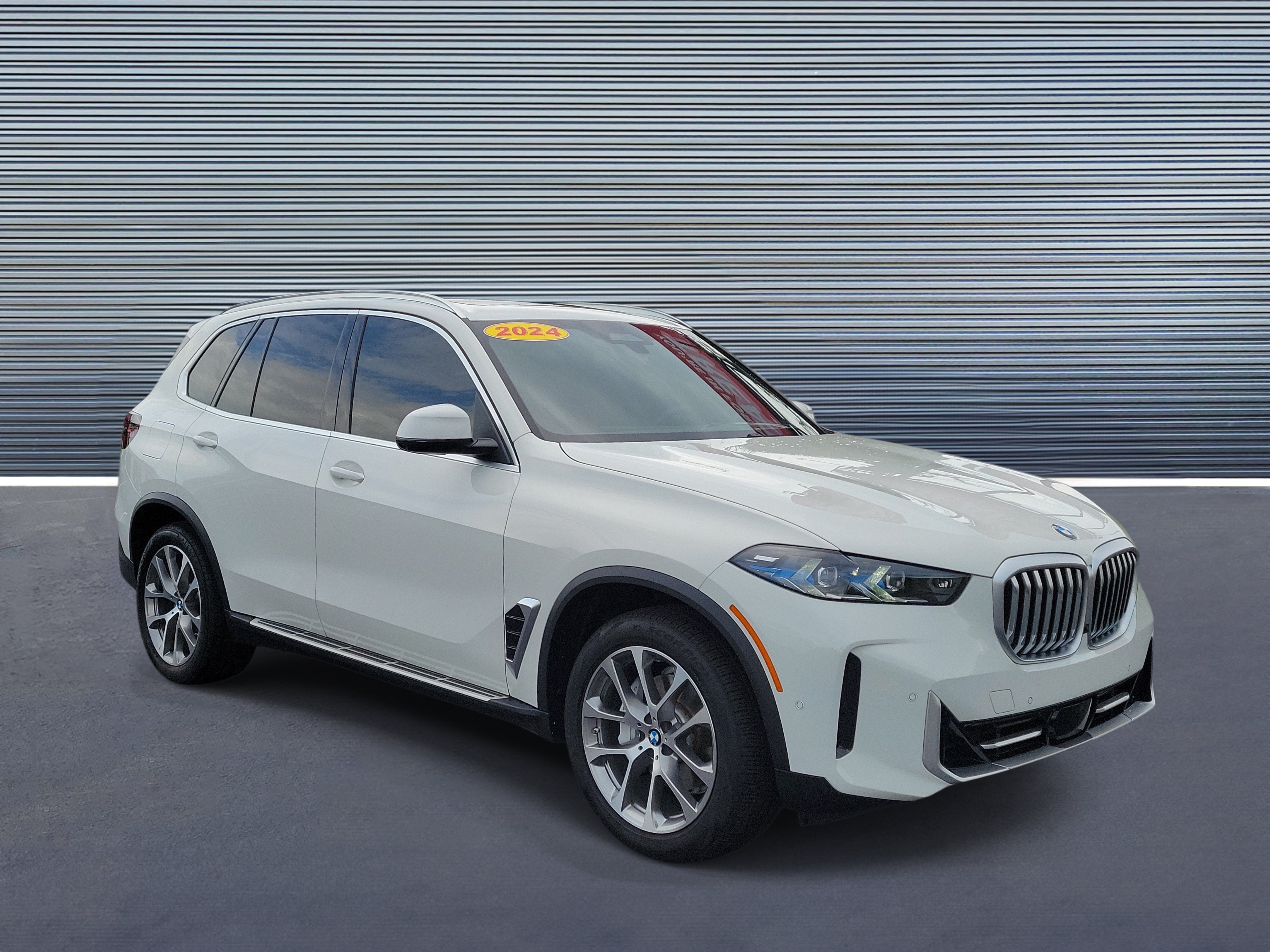Used 2024 BMW X5 xDrive40i w/ Premium Package AWD/4WD image 2