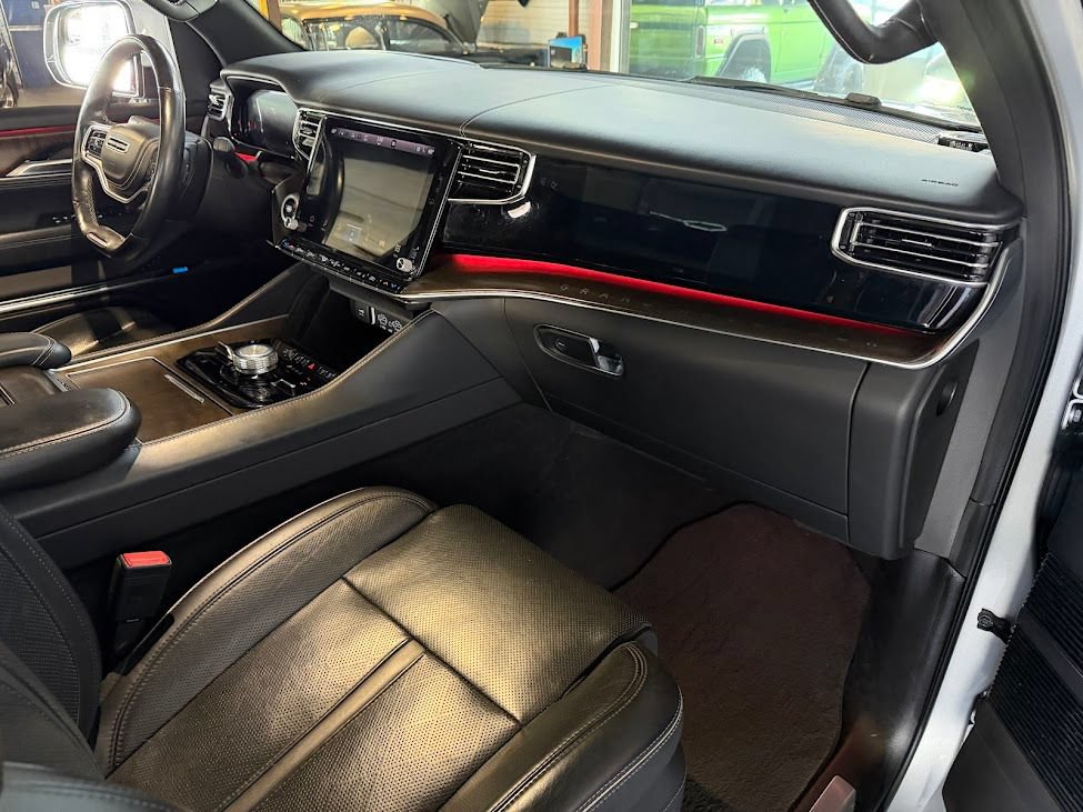 Used 2022 Jeep Grand Wagoneer Series II w/ Premium Group II AWD/4WD image 13