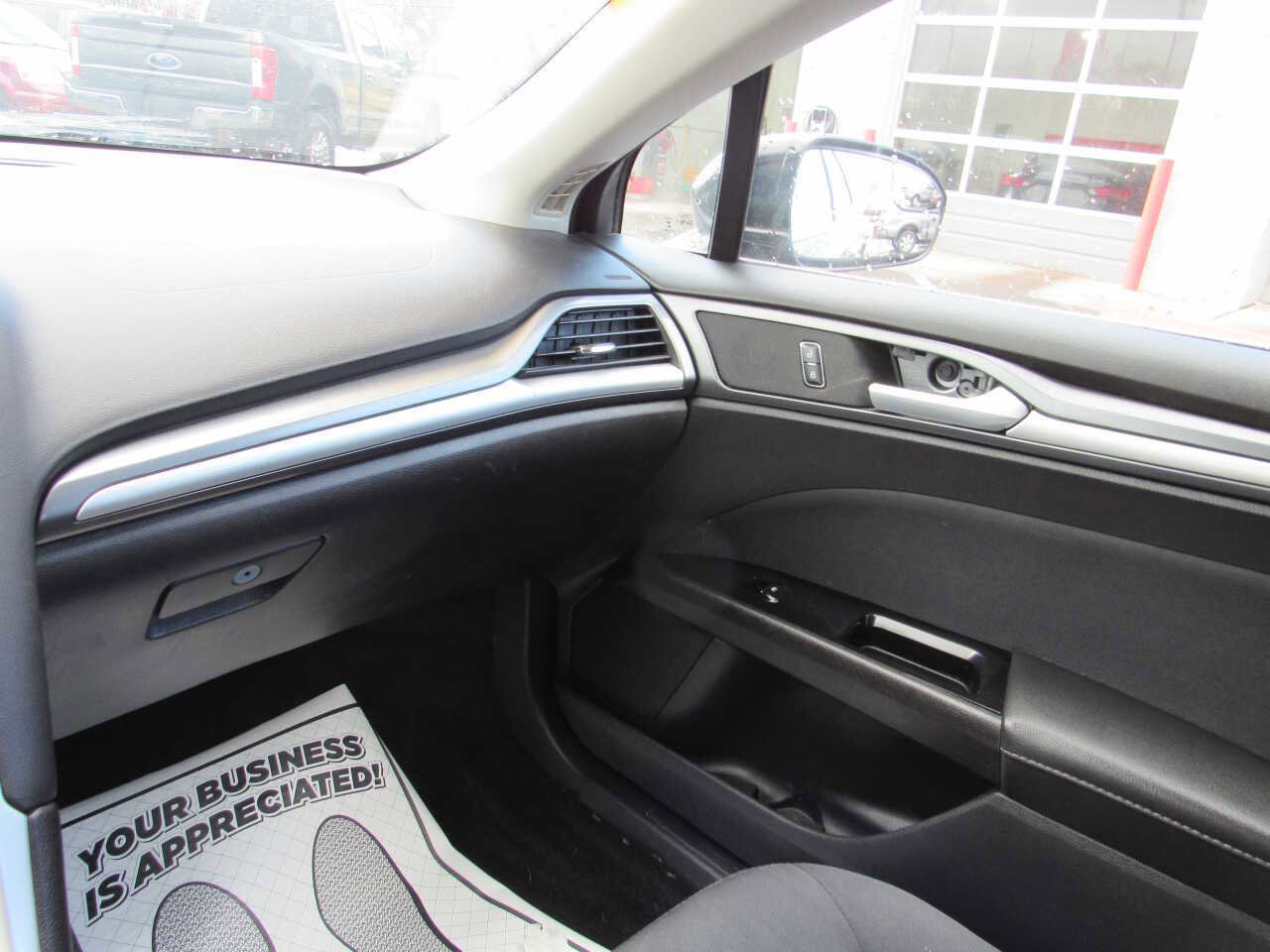 Used 2016 Ford Fusion SE image 15