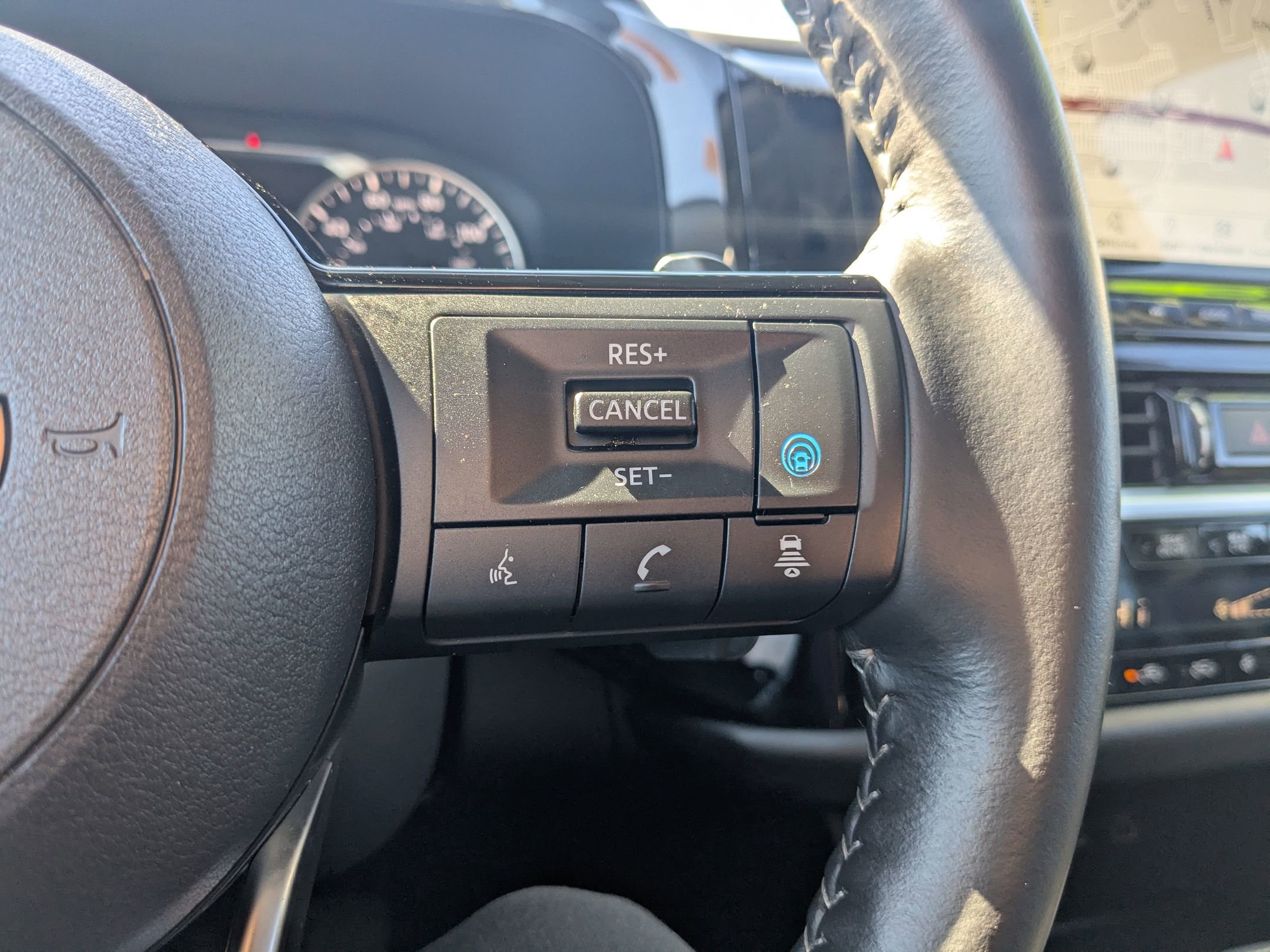 Used 2025 Nissan Pathfinder SL image 23