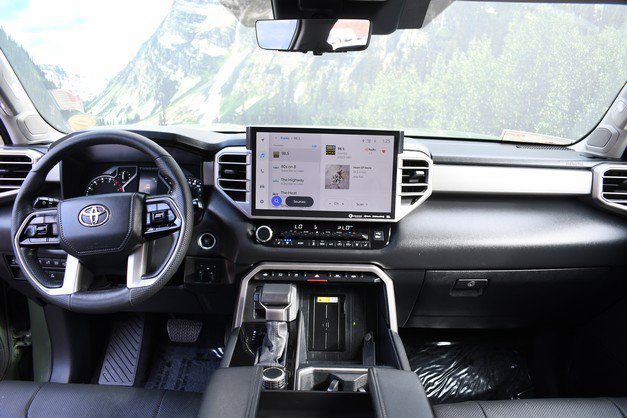 Used 2023 Toyota Tundra Limited image 18