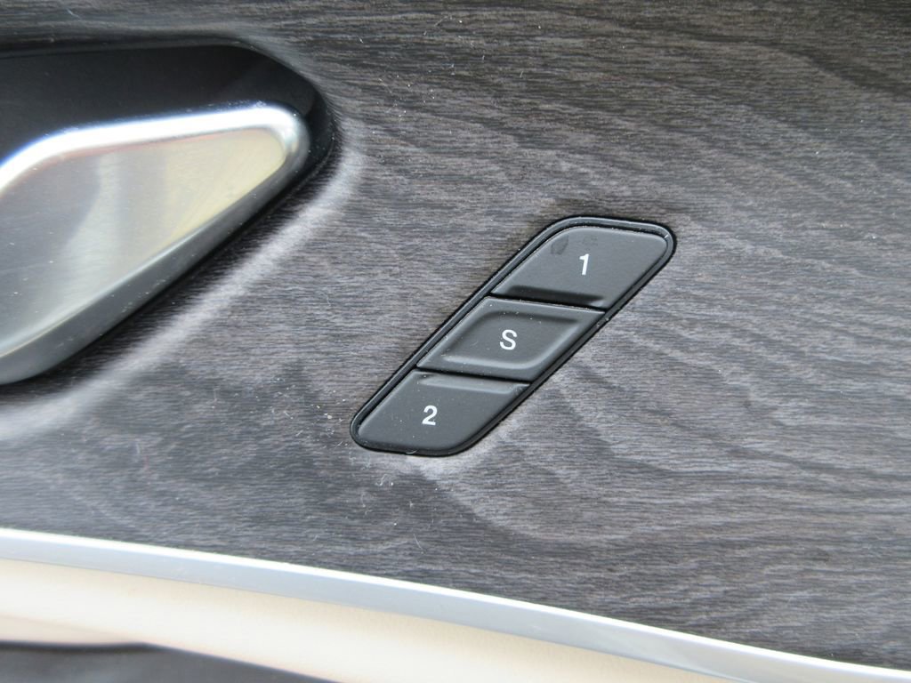 Used 2022 Jeep Grand Cherokee L Limited w/ Black Appearance Package AWD/4WD image 24