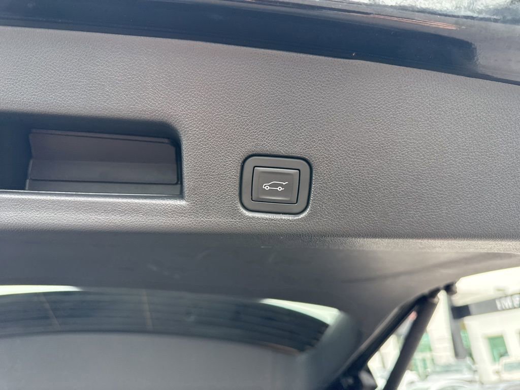Used 2025 Chevrolet Traverse LT image 30