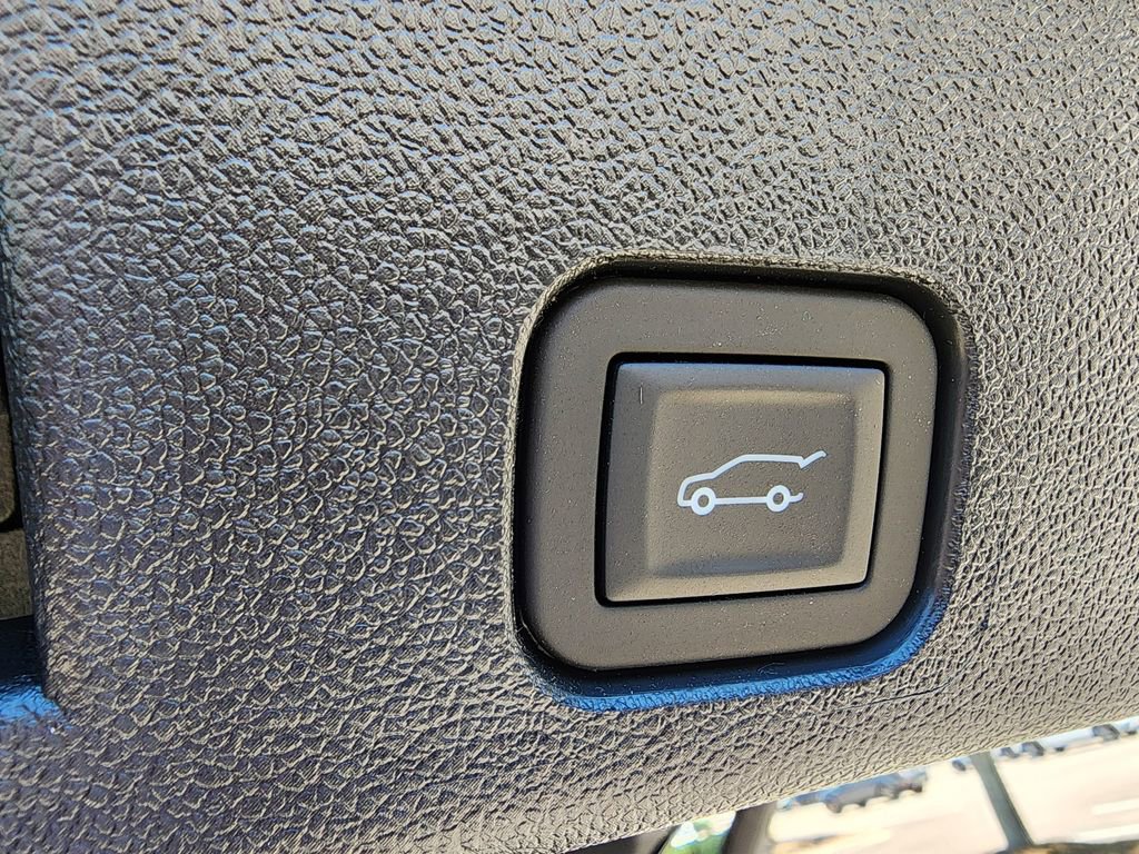 New 2025 Chevrolet Traverse LT image 25