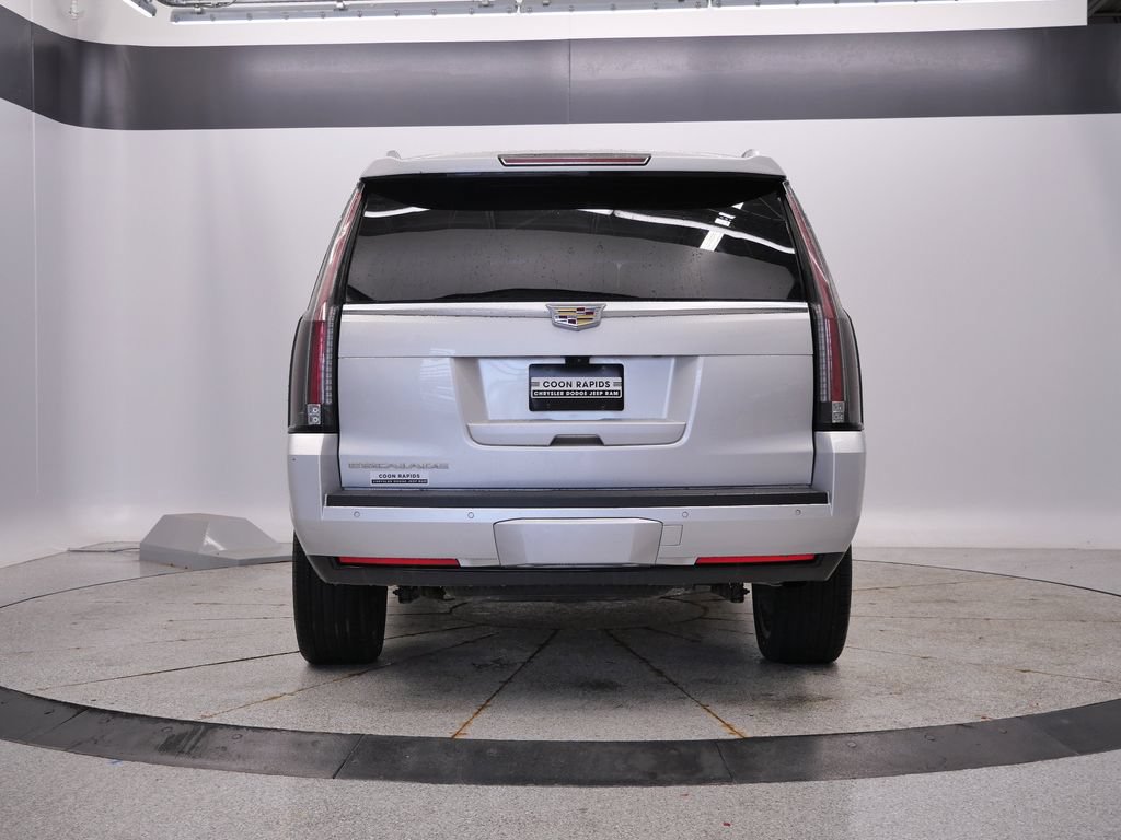 Used 2018 Cadillac Escalade Luxury AWD/4WD image 4
