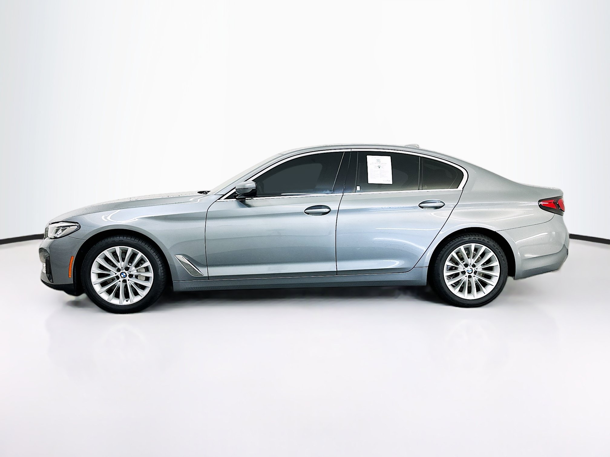 Used 2023 BMW 530i xDrive w/ Premium Package AWD/4WD image 4