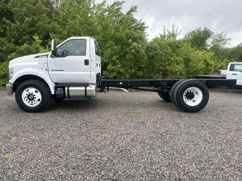 New 2027 Ford F750 2WD Regular Cab Super Duty image 3