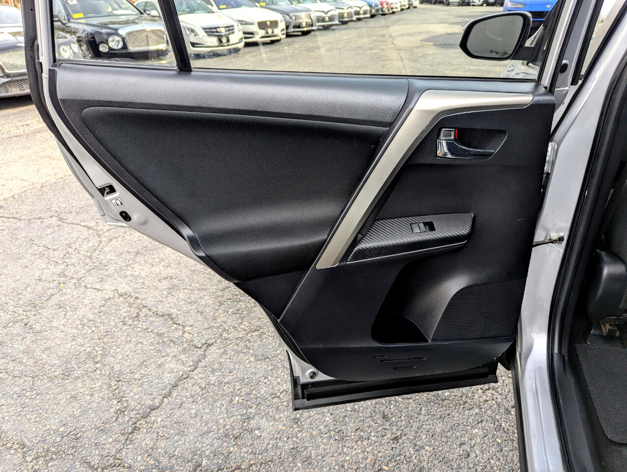 Used 2015 Toyota RAV4 XLE image 36